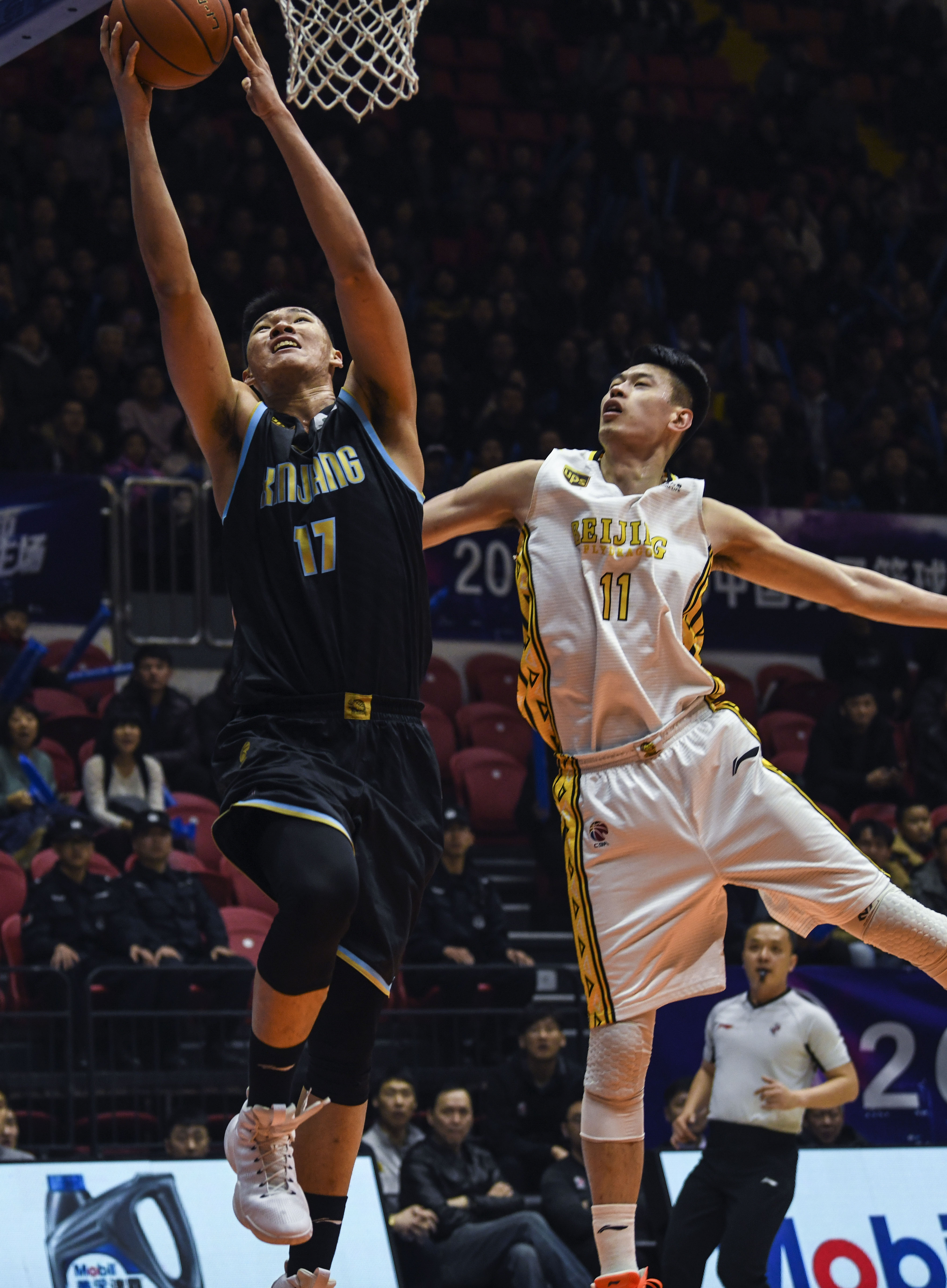 的夜风夹着 的夜风夹着